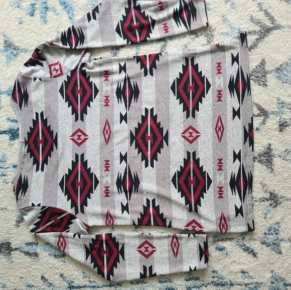 Maurcies Boho Aztec Print Long Sleeve Top, Gray, Black, Burgundy, Xlarge - Picture 6 of 7